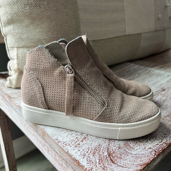 Steve Madden Caliber Sneaker - Picture 3 of 7